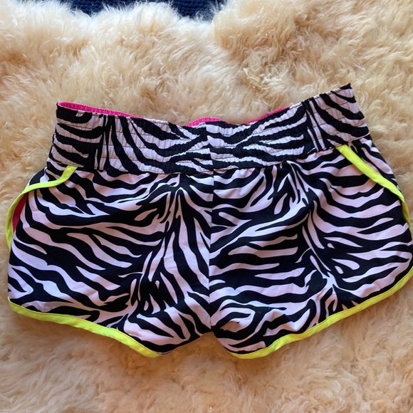 Women’s size small reversible zebra & pink short shorts - Picture 2 of 7